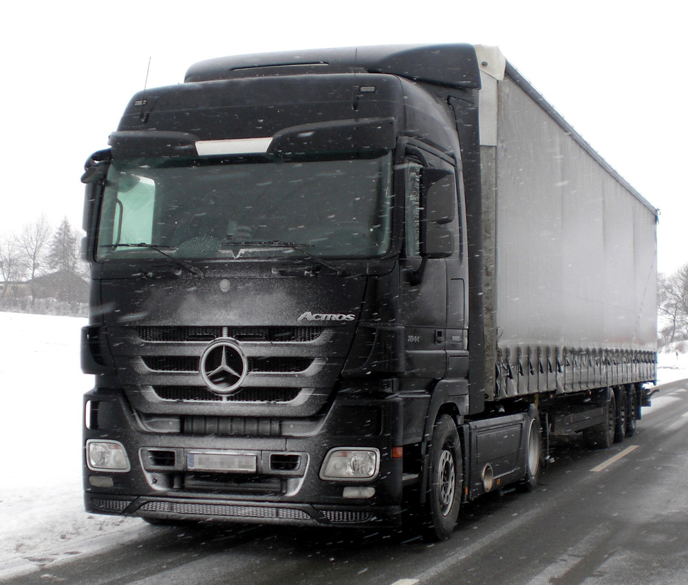 Actros1844_2.thumb.JPG.dcc2b80e34f792efb85005b12f011061.JPG