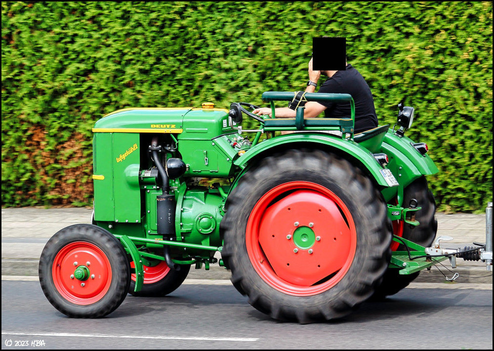 Deutz_Oldtimer_Grn2.thumb.jpg.359948e99f1db475d328cae34efe56fa.jpg