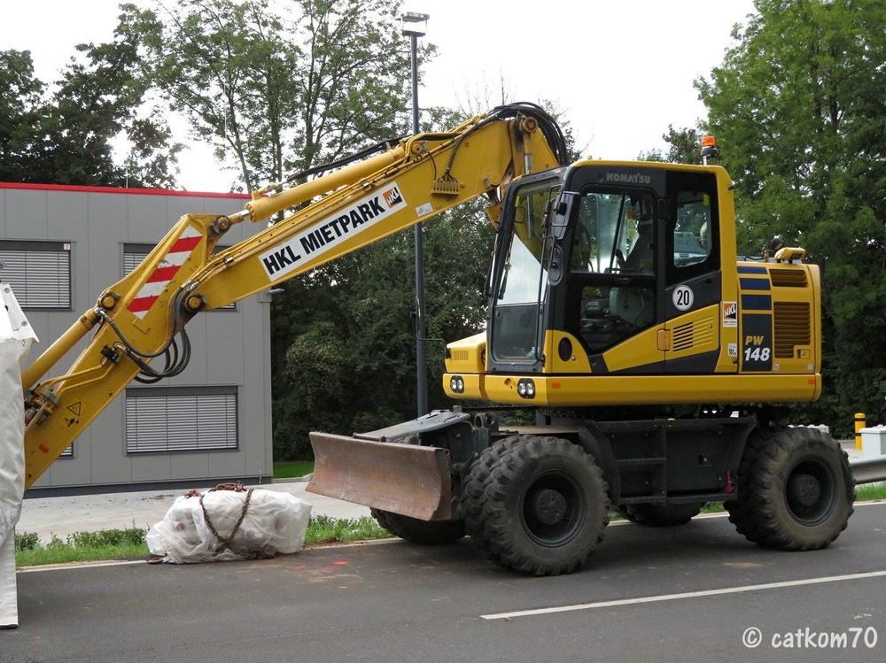 Komatsu2.thumb.jpg.4aadb477cd12974a5cd2d48e9763ab7a.jpg