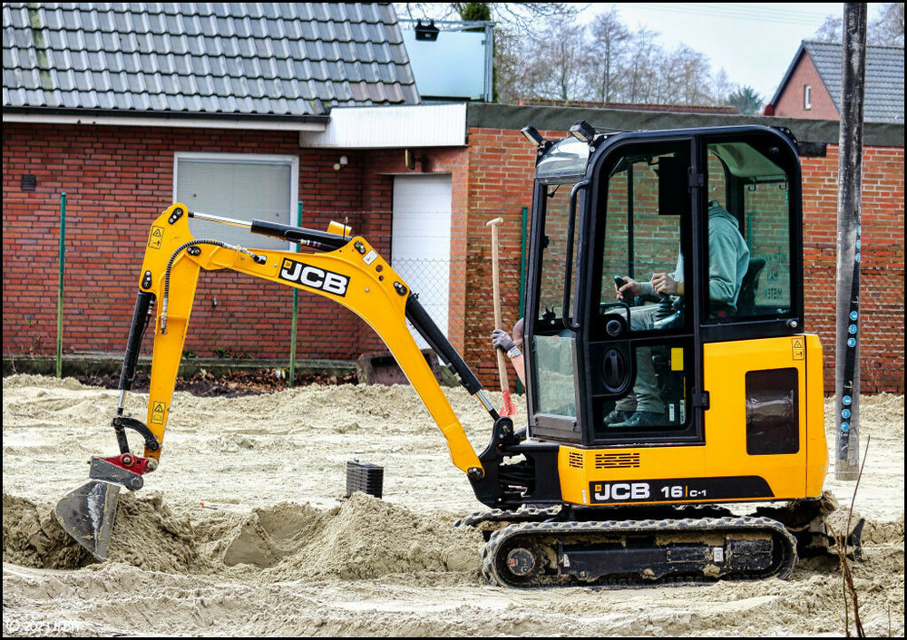 JCB_16C-1.thumb.jpg.3cae0c7bbf3b5b70582d6ba5593b6303.jpg