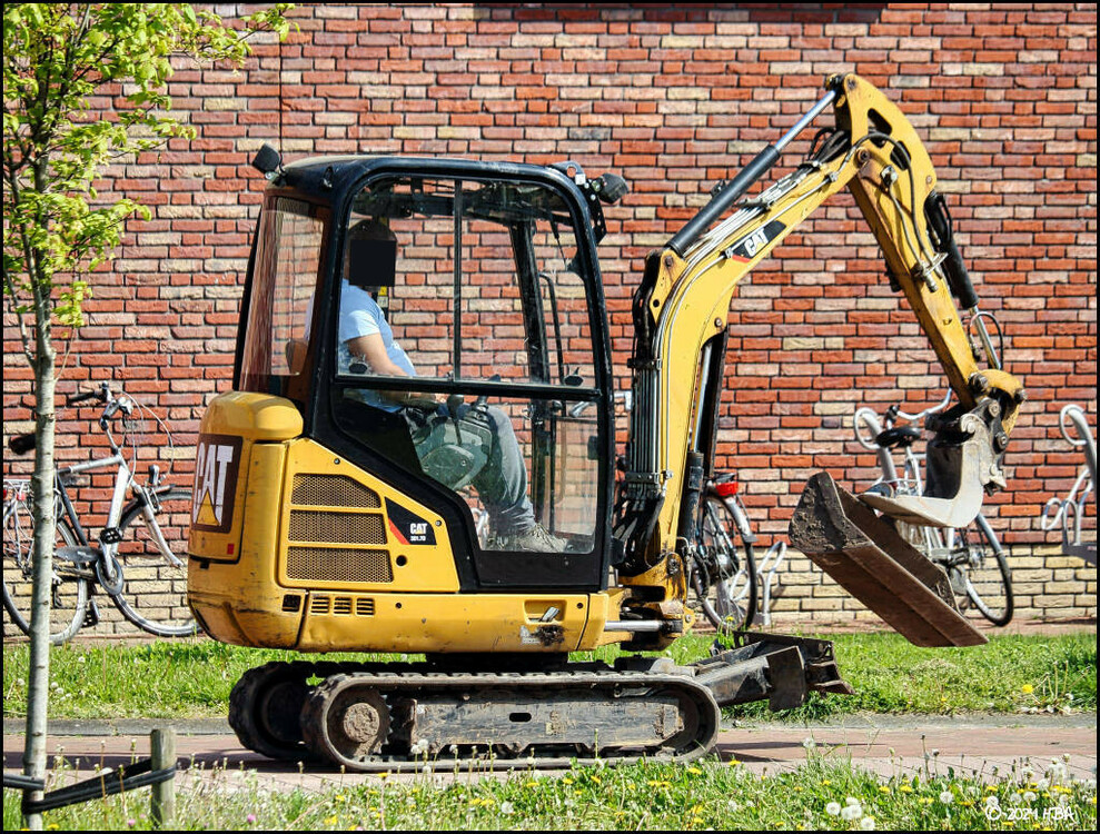 Caterpillar_301-7D_Winschoten.thumb.jpg.7a4771ddda2258c9862854e43ca3bdc2.jpg