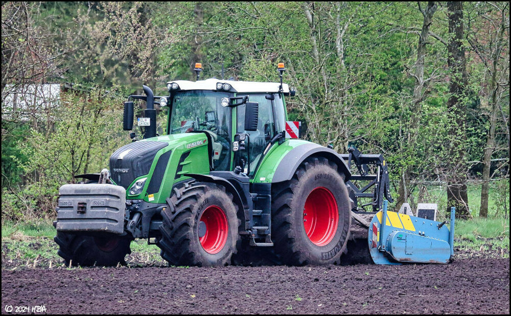 Fendt_926VarioImats_Spatenmaschine.thumb.jpg.6be0b3367f32fd76a9d4d9f1ab2489b0.jpg