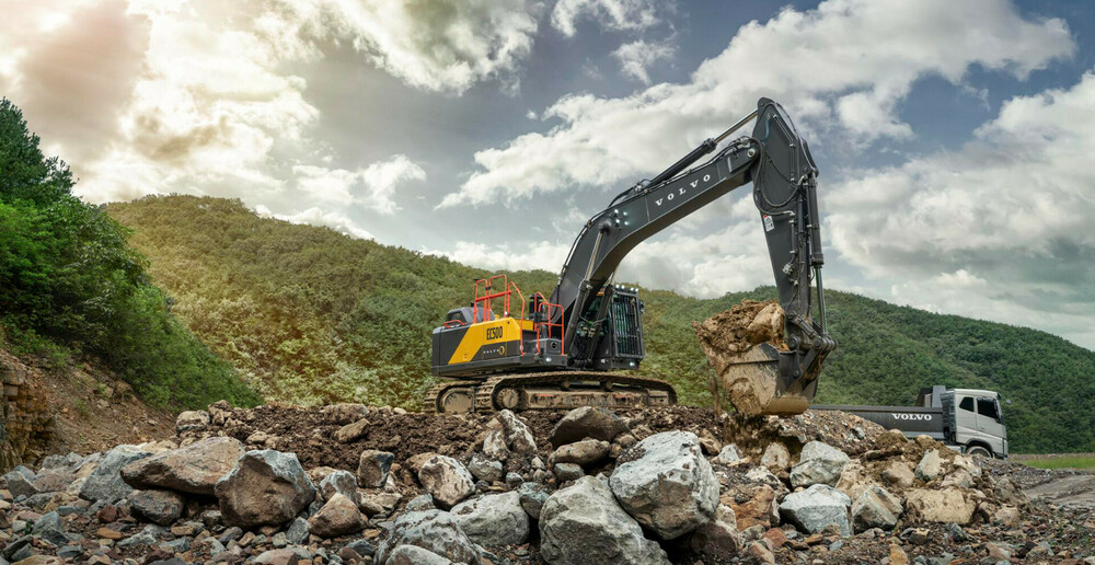 New-Volvo-excavators-elevate-customer-productivity02.jpg