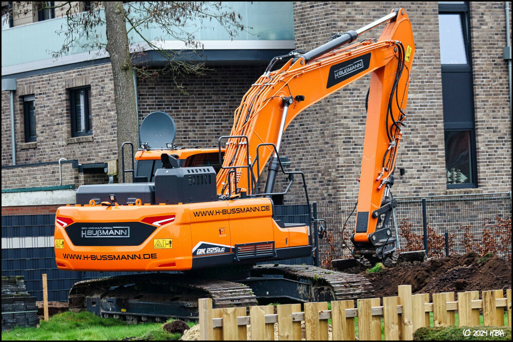 Doosan_DX225LC_Bussmann.thumb.jpg.5d014427d7a405763fd9c6d02a167955.jpg