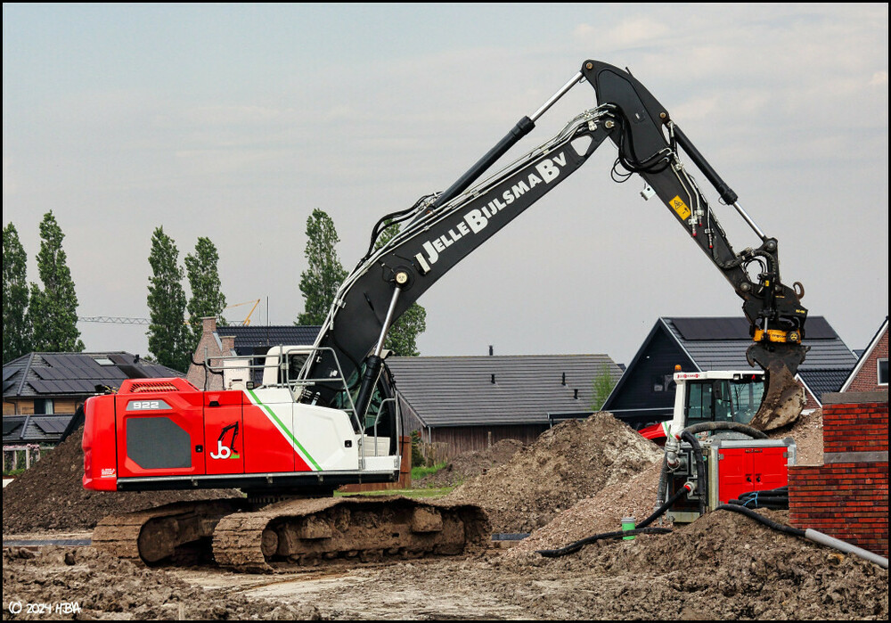 Liebherr_R922_Winschoten.thumb.jpg.f8e483c5553a94ce690499adc437b05f.jpg