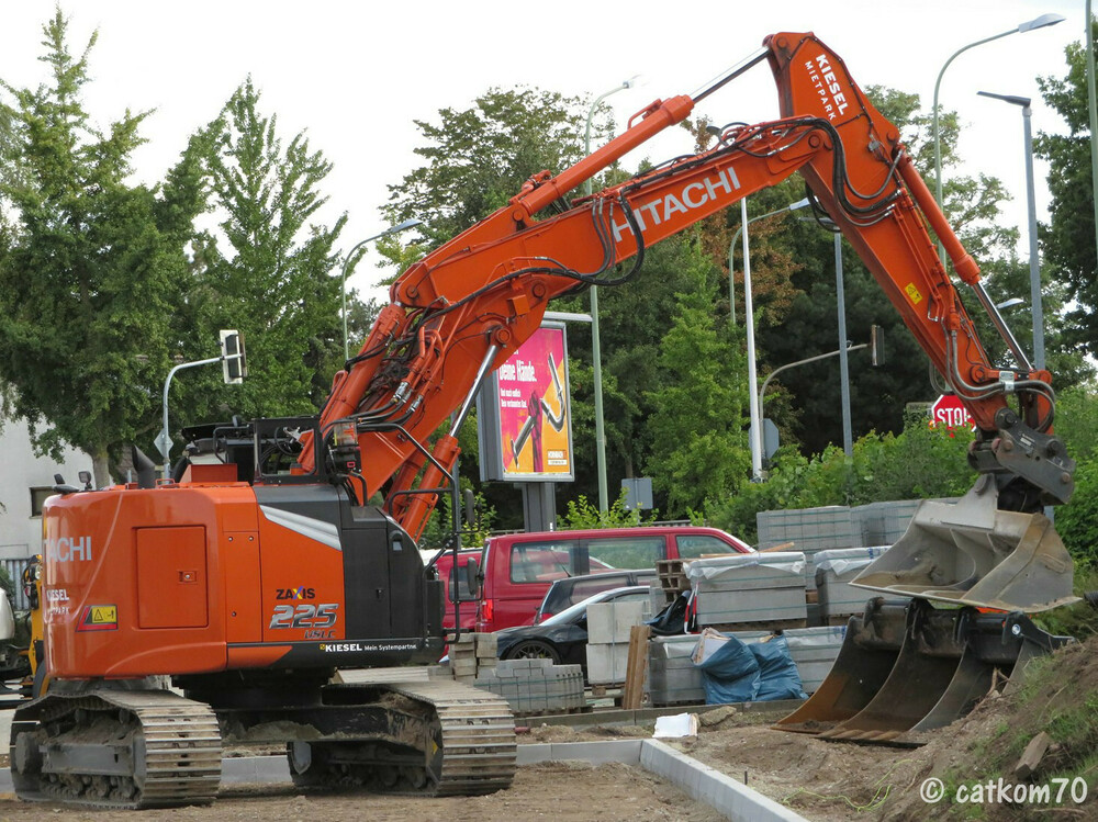 Hitachi225.thumb.jpg.71dde02c47b9b8424dc6dd8b9a216620.jpg