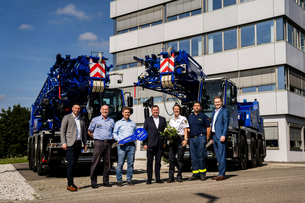 liebherr-ltc1050-3.1-thw-handover-300dpi.jpg