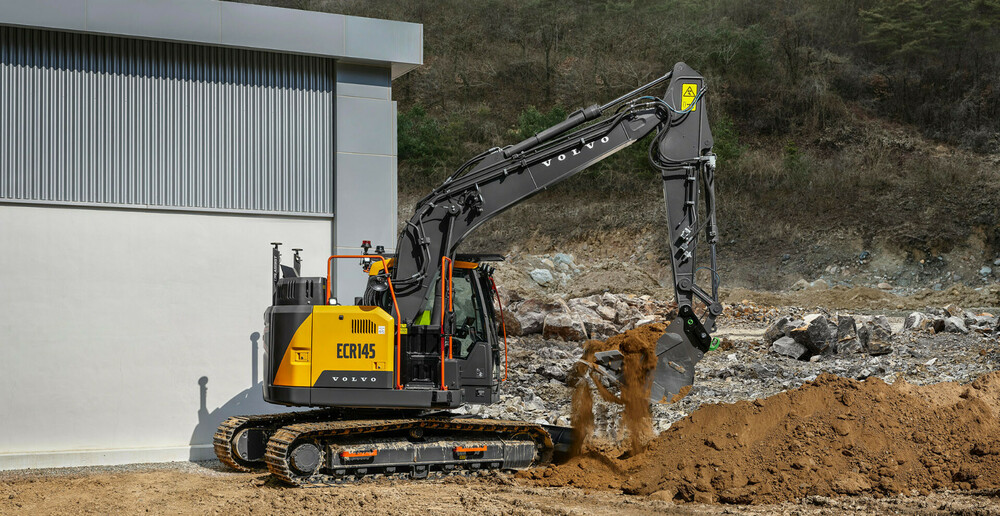 ECR145-EC210-redefine-excavator-excellence2.jpg