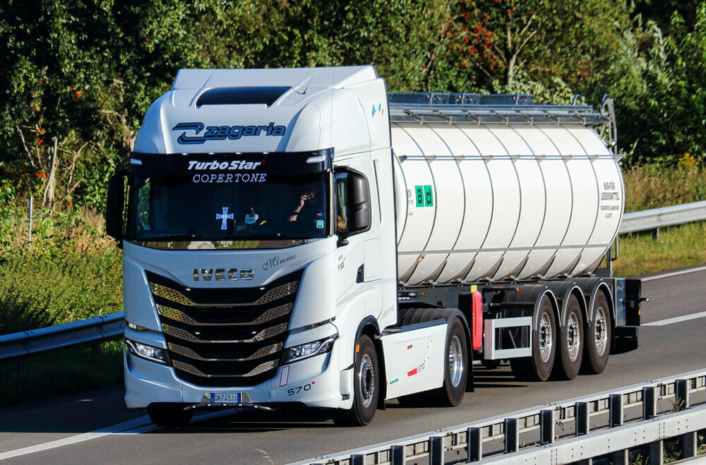 Iveco_S-Way570_Tanker_Italien.thumb.jpg.7889550539c3affa80f15e8a54b72bc9.jpg