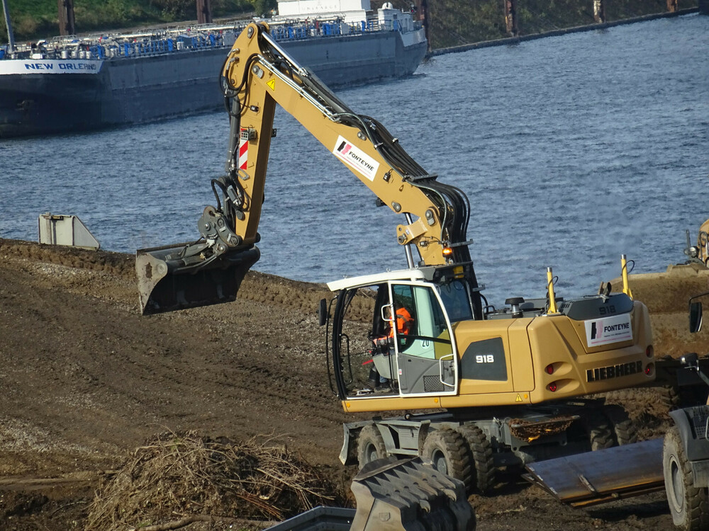 a 918 liebherr.jpg