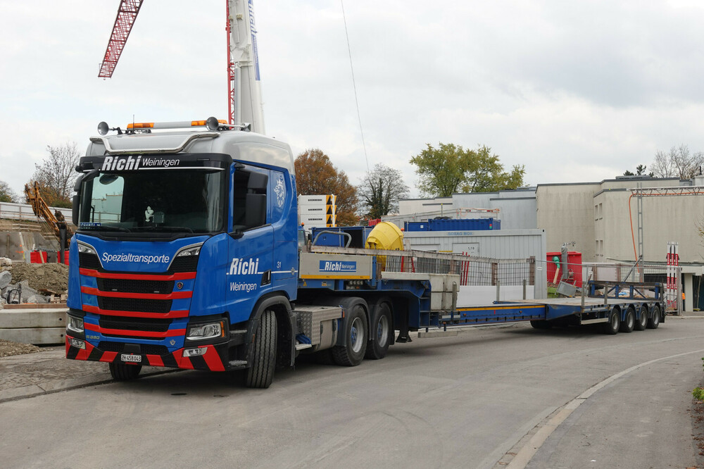 312ScaniaR17660Szm6x4Tieflader.thumb.JPG.8bf84cb58282c91c614aae5cf12a36c9.JPG