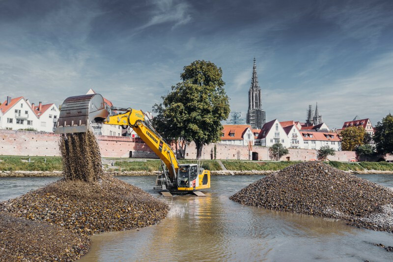 liebherr-raupenbagger-einsatz-donau-2_72dpi_w800.jpg