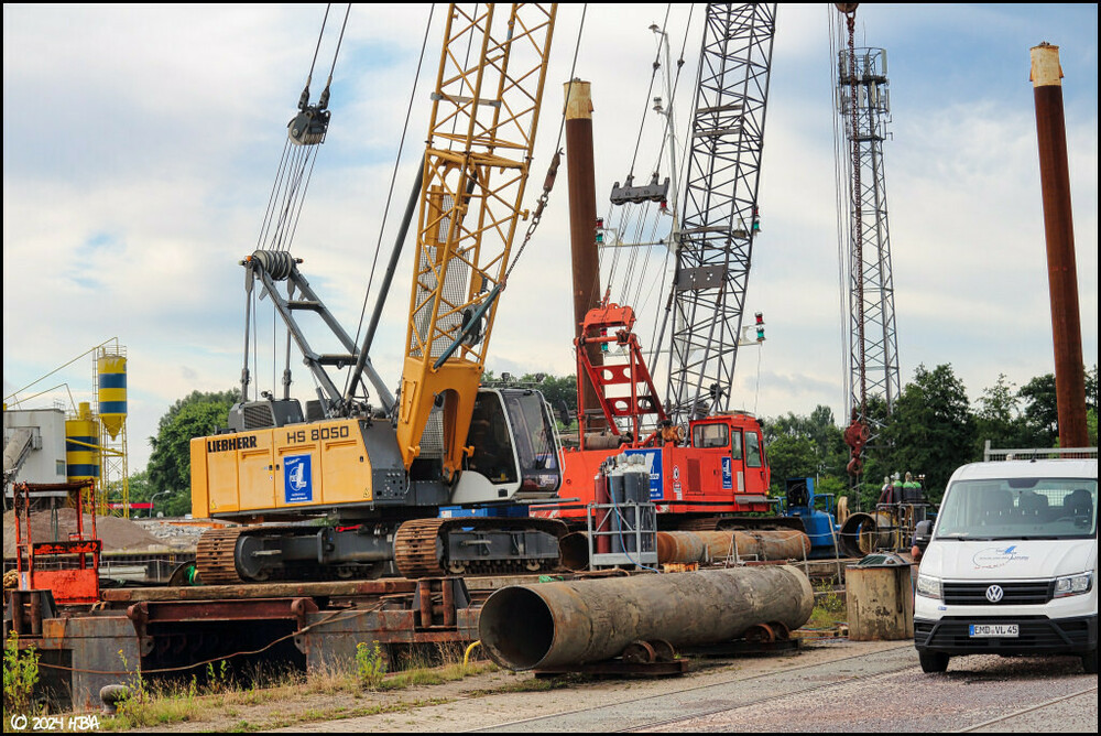 Liebherr_HS8050_Ponton_Von_der_Linde2.thumb.jpg.4751e6822b0a55e8d5404f69f0c66134.jpg