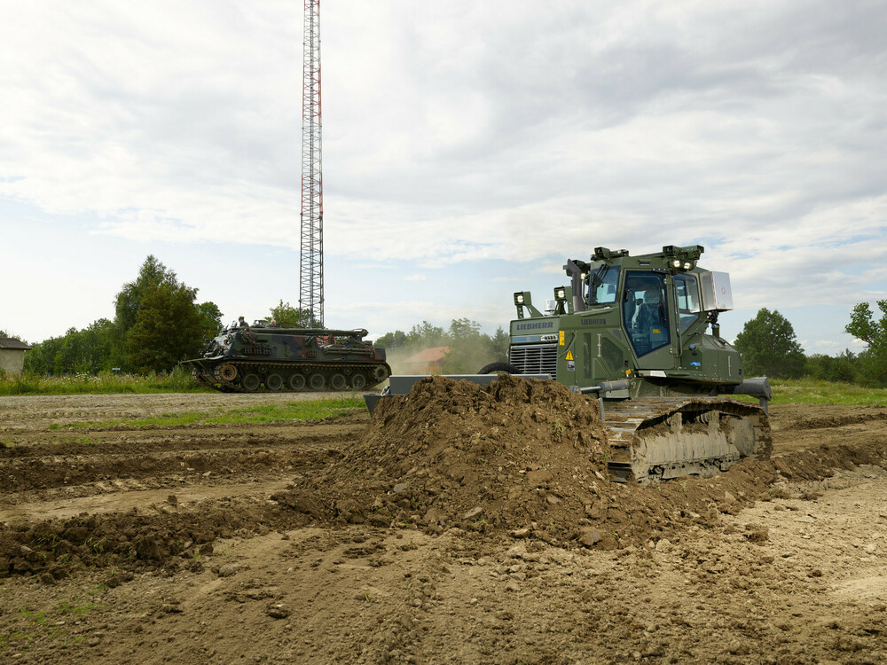 liebherr-pr-726-einsatz-beim-bundesheer-2_300dpi.jpg