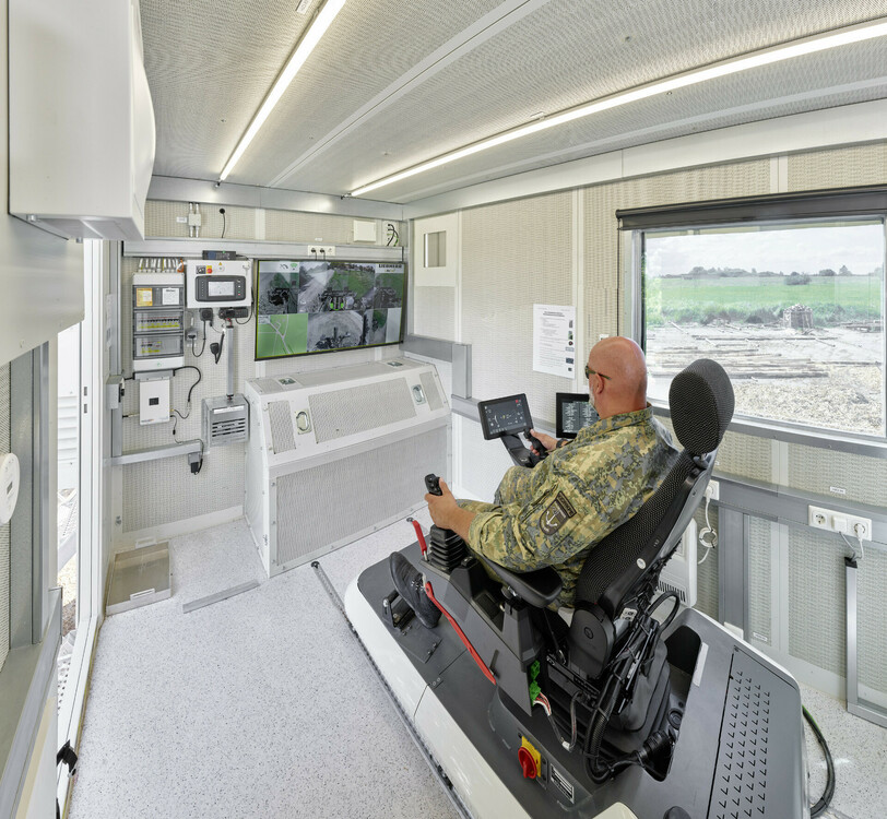 liebherr-pr-726-einsatz-beim-bundesheer-5_300dpi.jpg