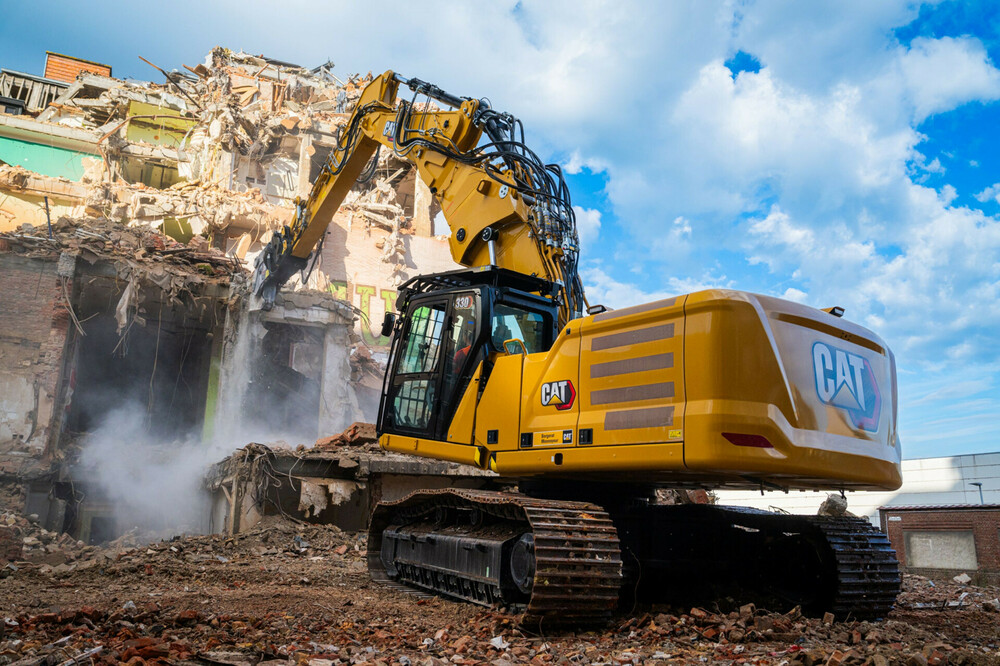 PM-Zeppelin-Cat-bauma-Voran-Bild4-Kettenbagger330UHD.jpg