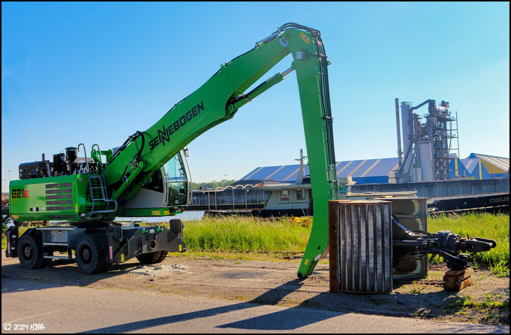 Sennebogen_821E_Industriehafen.thumb.jpg.1d4a5381221627c6f17edc7f071bc705.jpg