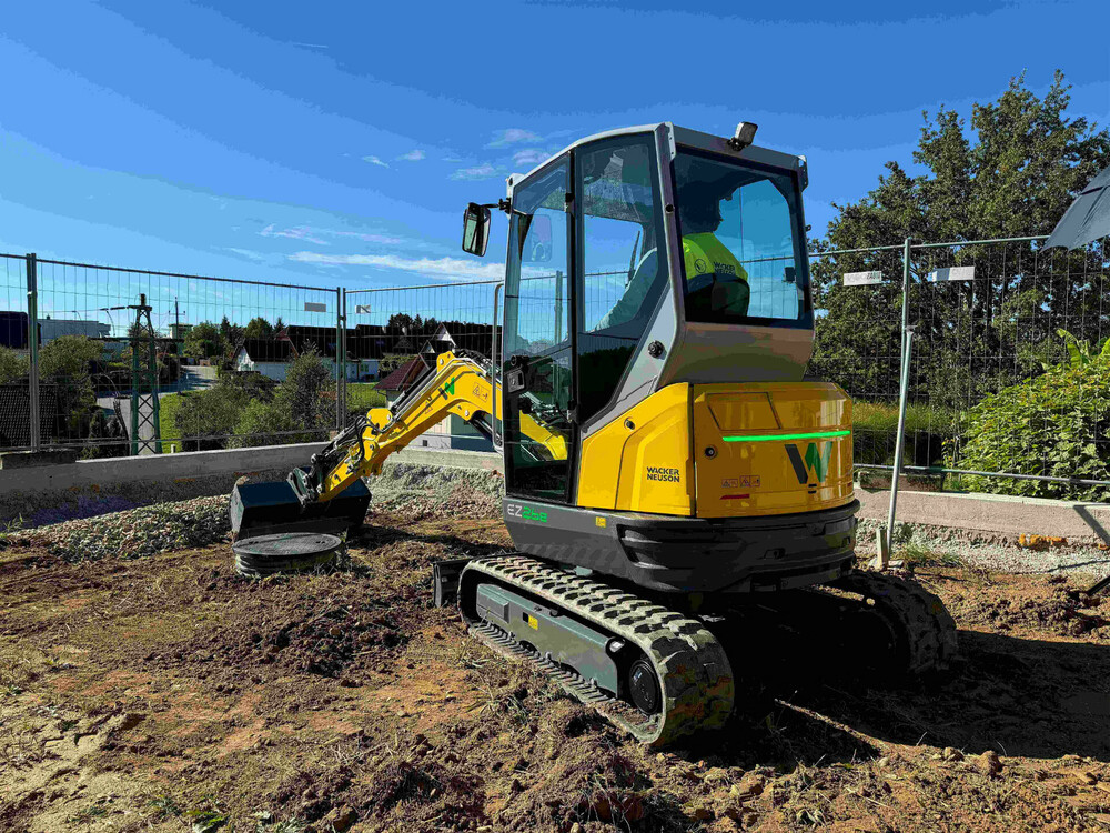 Wacker Neuson EZ26e.jpg